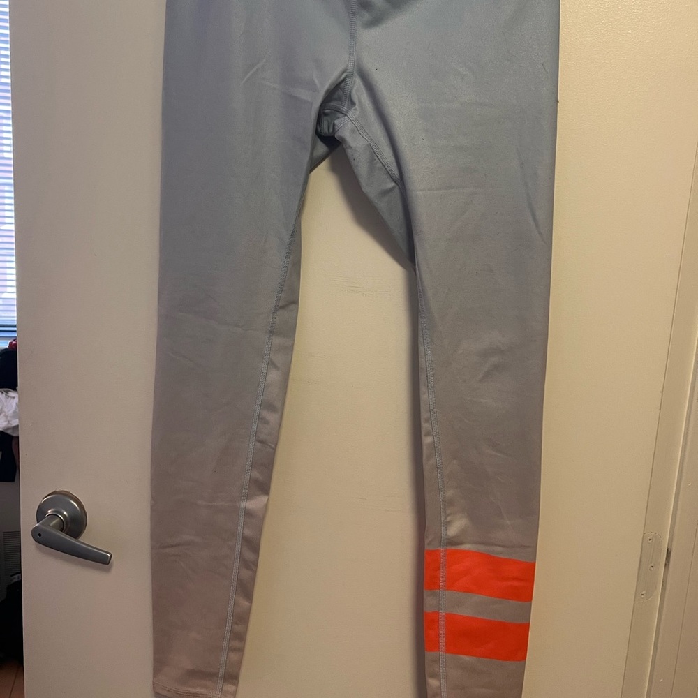 Alo Airbrushed Leggings. Mid-rise. Size medium